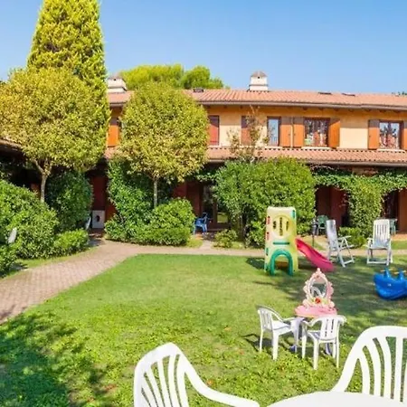 Ferienhaus Fuer 6 Personen Ca 50 Qm In Bibione, Adriakueste Italien Und Umgebung - B59969 Feriehus Bibione